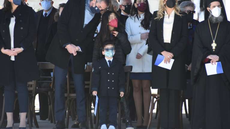 Κώστας Μπακογιάννης: Στη μαθητική παρέλαση με την κόρη του Δανάη και τον γιο του Δήμο