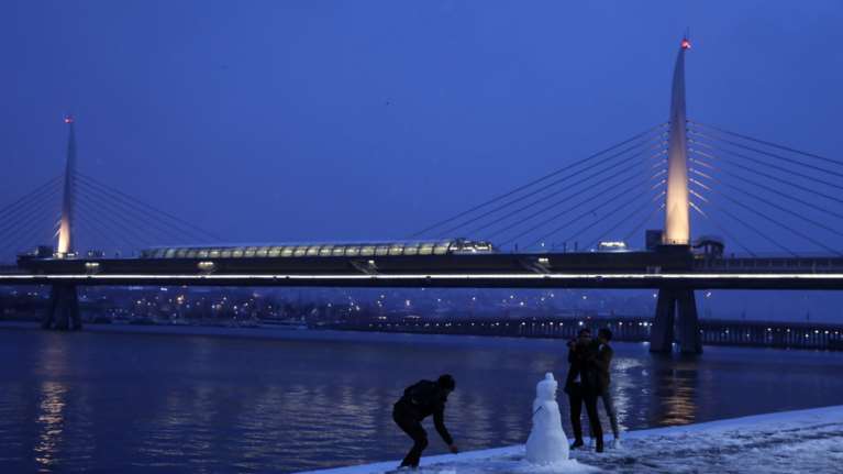 Τουρκία: Απίστευτος καυγάς επιστημόνων - &quot;Τα στενά του Βοσπόρου θα παγώσουν σε δυο χρόνια - Θα περνάς με τα πόδια&quot;