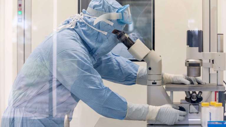 Βρετανοί επιστήμονες: Το AstraZeneca σχετίζεται με ελαφρώς αυξημένο κίνδυνο για αυτοάνοση αιμορραγία