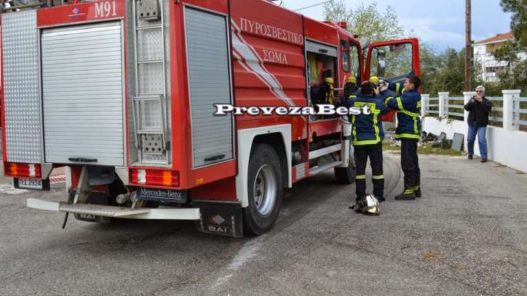 Τραγωδία στην Πρέβεζα: Ηλικιωμένη ανασύρθηκε νεκρή από φλεγόμενο σπίτι - Δεύτερη γυναίκα εντοπίστηκε με βαριά εγκαύματα