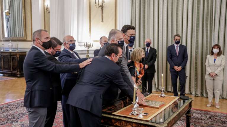 Ανασχηματισμός: Η ορκωμοσία των νέων υπουργών - Οι πρώτες δηλώσεις [Βίντεο-Εικόνες]