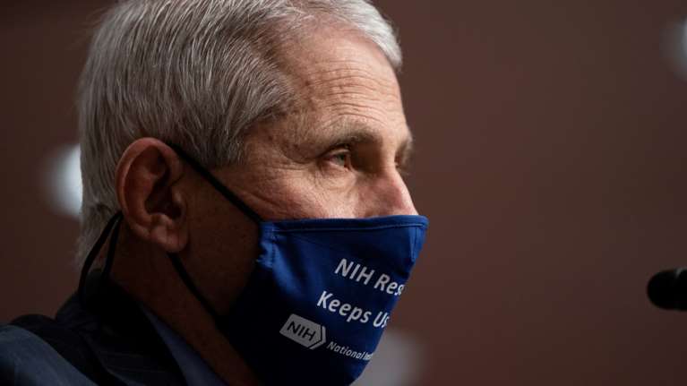 Αμερικανικές εκλογές 2020: Ο Φάουτσι στρέφεται υπέρ του Μπάιντεν και ο Λευκός Οίκος αντιδρά