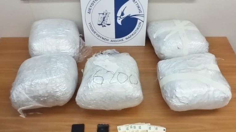 Αφίδνες: Τσάκωσαν 26χρονο στα διόδια με 30 κιλά κάνναβη στο αυτοκίνητο