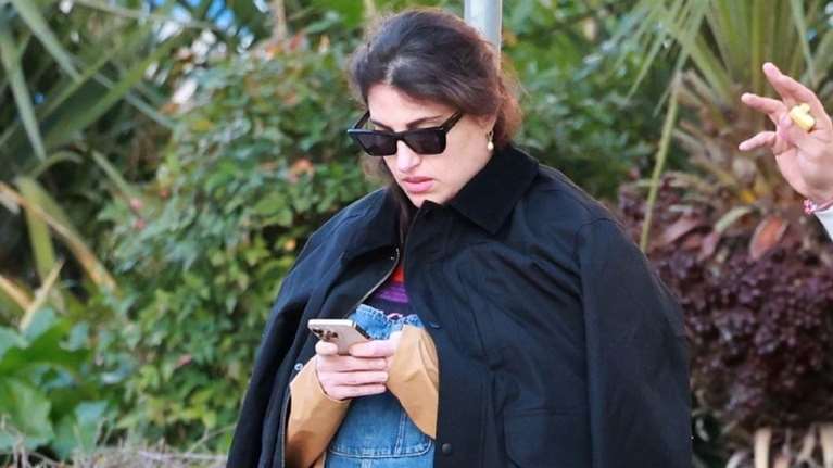 Η Παυλίνα Βουλγαράκη σε προχωρημένη εγκυμοσύνη μαζί με τον σύντροφό της