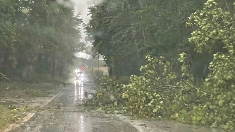 Κακοκαιρία σαρώνει την Κοζάνη - Χωρίς ρεύμα το Βελβεντό