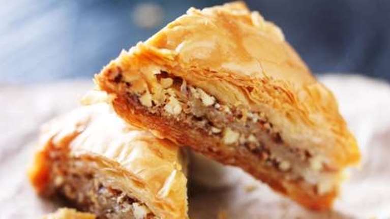 Μπακλαβάς: Εύκολος, κρατσανιστός, σιροπιαστός και τραγανός