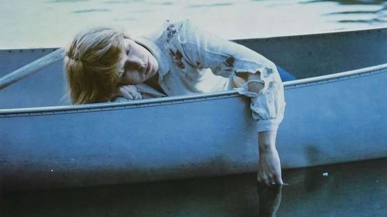 "Παρασκευή και 13": Η ταινία τρόμου που θα σε κάνει να μισήσεις το κάμπινγκ