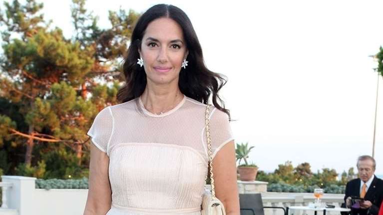 Η Νόνη Δούνια με τα πιο απρόσμενα παπούτσια - ο cool συνδυασμός με τα αγαπημένα φλατ των μοντέλων