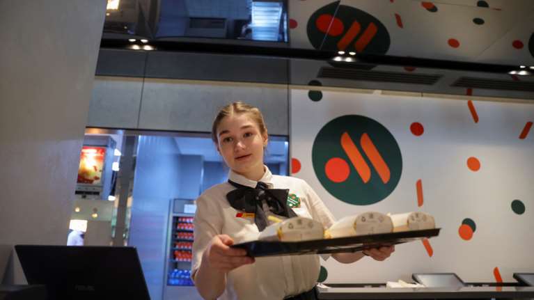 Εγιναν ‘Vkusno &amp; tochka’ τα McDonald&#39;s στη Ρωσία - Ανοίγουν σήμερα με νέα ιδιοκτησία