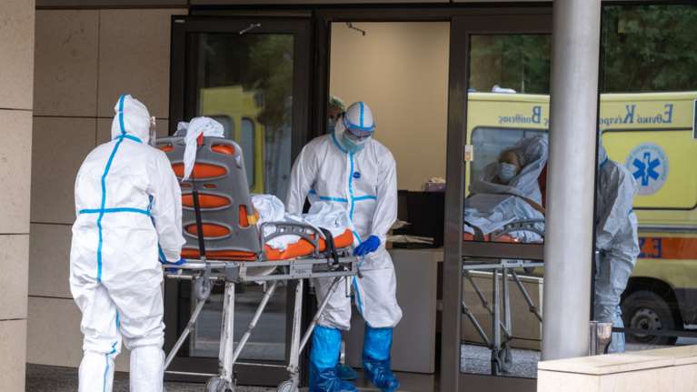 Πρόεδρος ΕΚΑΒ: 200 ασθενείς κάθε ημέρα διακομίζονται μόνο στην Αττική