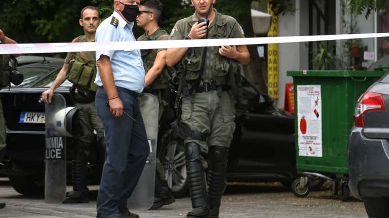 Μεγάλη αστυνομική επιχείρηση στη Θεσσαλονίκη: Εκκενώθηκε κατάληψη σε κτίριο του ΑΠΘ [εικόνες]