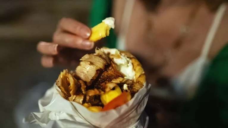 "Έσπασα" τη δίαιτα με σουβλάκια – Τι να κάνεις αμέσως μετά από ένα "βαρύ" γεύμα;