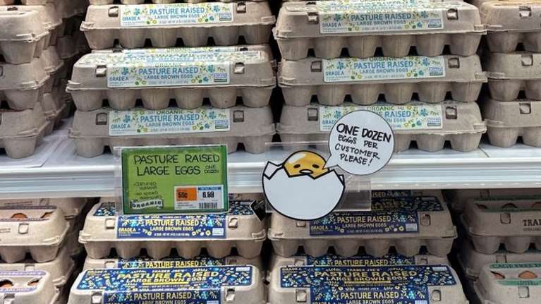 Αυγά από χρυσάφι στις ΗΠΑ: Κοστίζει πάνω από... 10 δολάρια η δωδεκάδα - Οι τιμές έχουν εκτοξευτεί κατά 150%