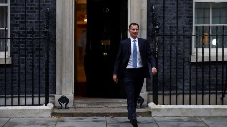 Ανάλυση BBC: Το κυβερνητικό πρόγραμμα της Λιζ Τρας είναι &quot;νεκρό&quot; - Ο Τζέρεμι Χαντ &quot;είναι de facto πρωθυπουργός&quot;