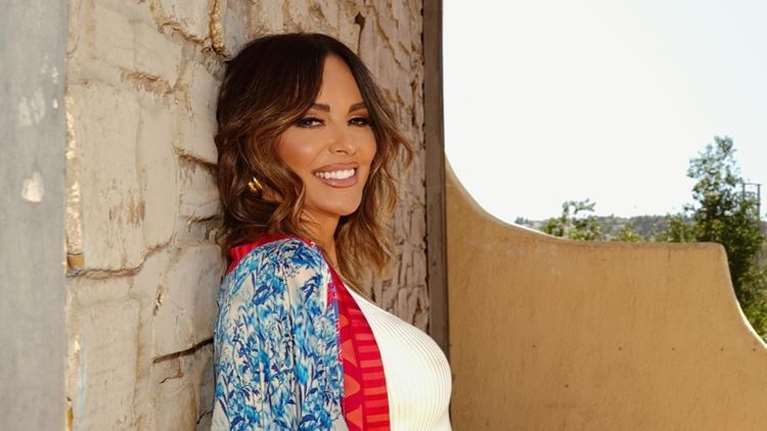 Η Μπέττυ Μαγγίρα κάνει διακοπές στην Αμοργό: Το μπικίνι που αναδεικνύει την καλλίγραμμη σιλουέτα της