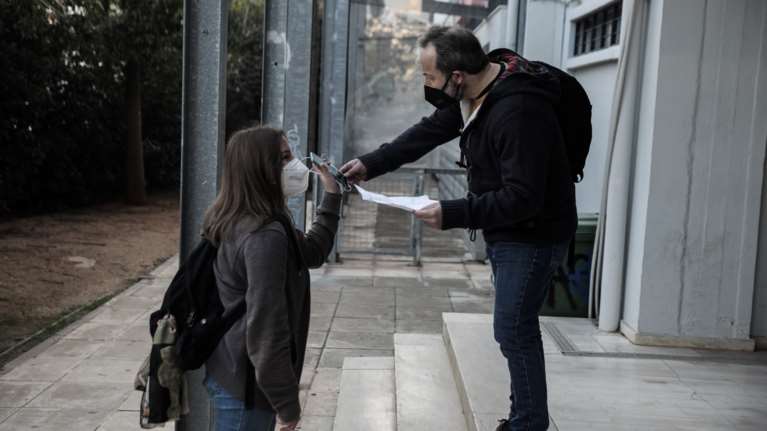 Ο κορονοϊός σαρώνει τα σχολεία: Διπλασιάστηκαν σε τρεις ημέρες τα Λύκεια με κρούσματα - Εφτασαν τα 160