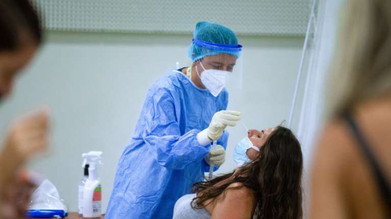 "Γραφεία διενέργειας rapid test": Στον Εισαγγελέα προσφεύγουν ιατρικοί Σύλλογοι - "Εναι αντιποίηση ιατρικού επαγγέλματος"