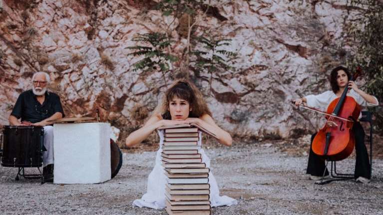 &quot;Μνήμη | Λήθη&quot;: Μια παράσταση για τη σχέση του ανθρώπου με τον χρόνο, στο Δημοτικό Θέατρο Πειραιά