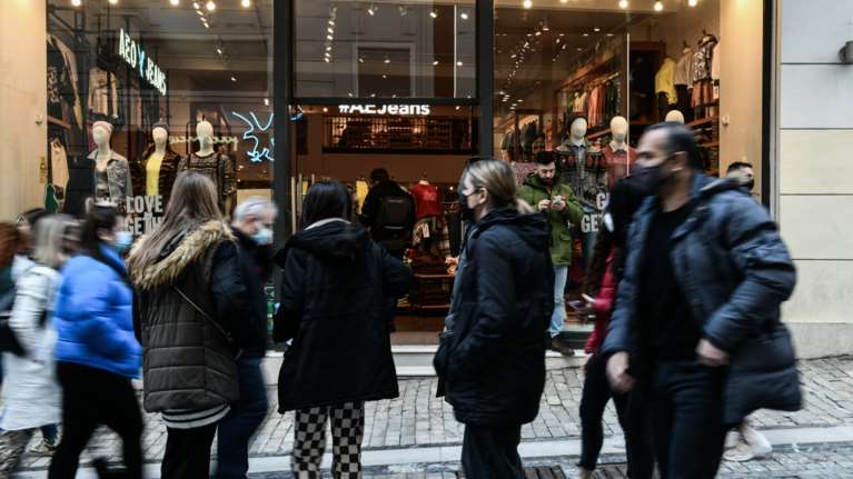 Κορονοϊός: 1.076 νέα κρούσματα στην Αττική και 529 στη Θεσσαλονίκη - Τριψήφια νούμερα σε Κρήτη και Αχαΐα