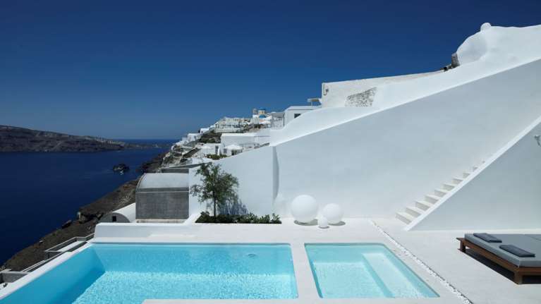 Ωδή στη Σαντορίνη και στο καλό γούστο: Το απόλυτο καλοκαιρινό σπίτι στην Οία