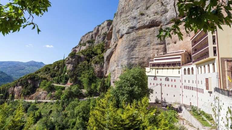 Καλάβρυτα: Ψάχνουν στη Μονή Μεγάλου Σπηλαίου για θαμμένο άγαλμα μεγάλης αξίας - Τι ισχυρίστηκε ο ηγούμενος