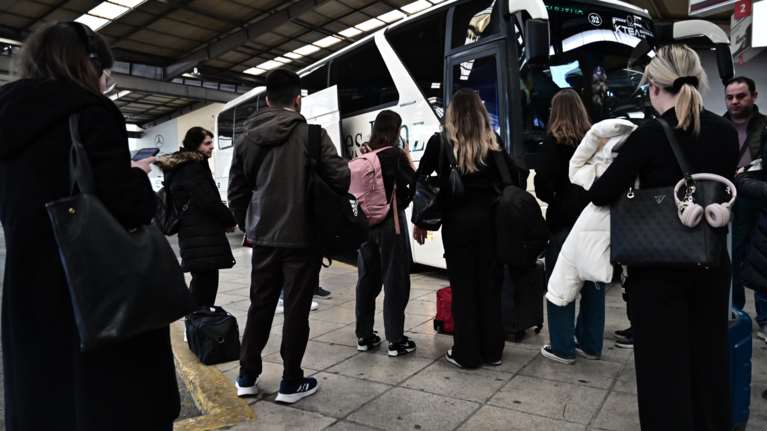 Περιπέτεια για μαθητές σε σχολική εκδρομή: Έκαναν στάση με το λεωφορείο και... ξέχασαν δύο κορίτσια