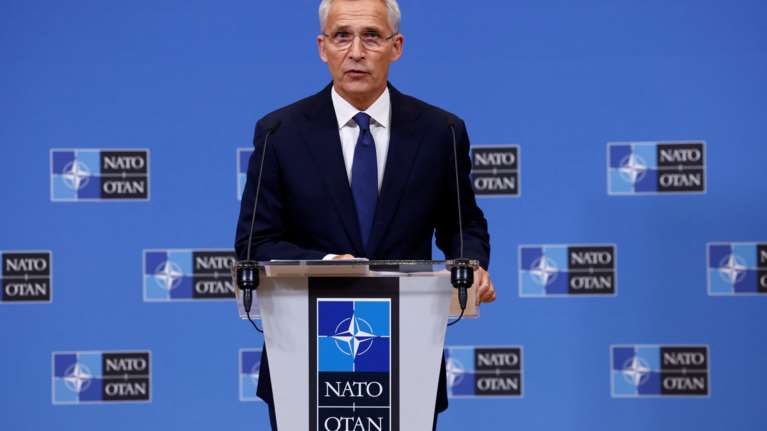 Στόλτενμπεργκ: Οι Σύμμαχοι του ΝΑΤΟ απορρίπτουν τους ρωσικούς ισχυρισμούς για &quot;βρώμικη&quot; βόμβα