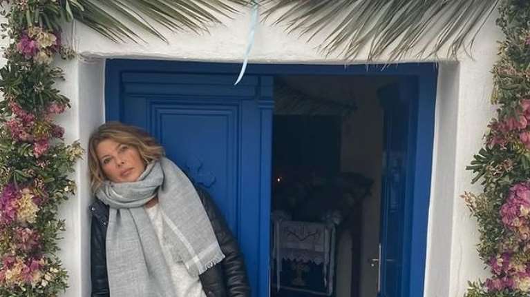 H Σοφία Αλιμπέρτη αποτυπώνει εικόνες καταστροφής στην Πάρο - Σπάνιες φωτογραφίες από το σπίτι της