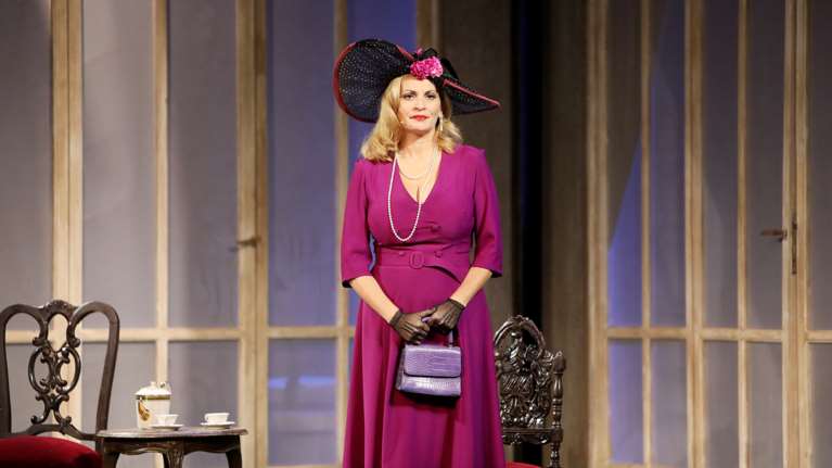 Θεοφανία Παπαθωμά: Μαζί με τις δύο κούκλες κόρες της σε μία σπάνια εμφάνιση