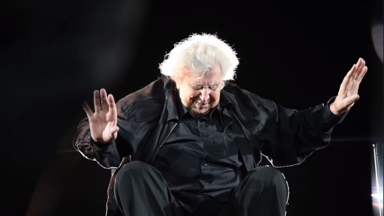 Μίκης Θεοδωράκης - Θρίλερ με την ταφή του: &quot;Παππού, η Κρήτη μας σε περιμένει&quot; - Μπαράζ αναρτήσεων της οικογένειας