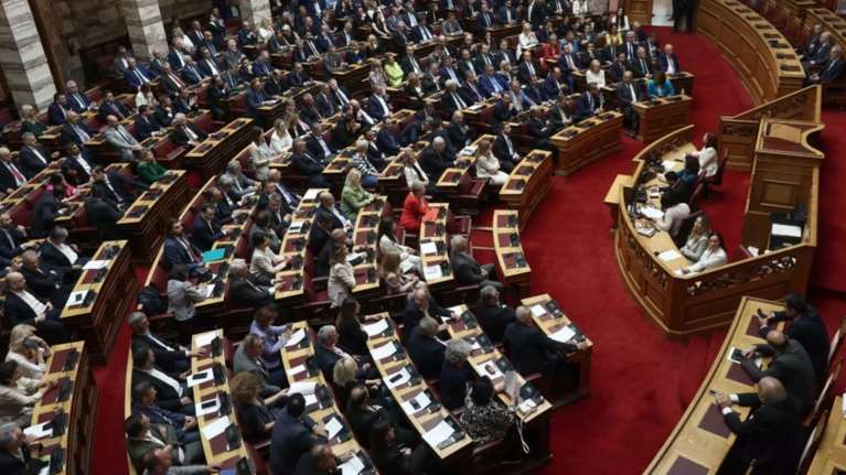 Βουλή: Αναστολή της χρηματοδότησης των Σπαρτιατών αποφάσισε η Ολομέλεια