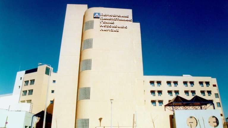 Αγωνία για 34χρονη στη Λάρισα - Νοσηλεύεται με εγκεφαλική αιμορραγία μετά τη γέννα