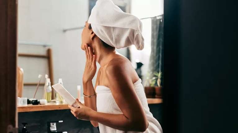 Πόσο συχνά πρέπει να πλένεις τις πετσέτες μπάνιου;