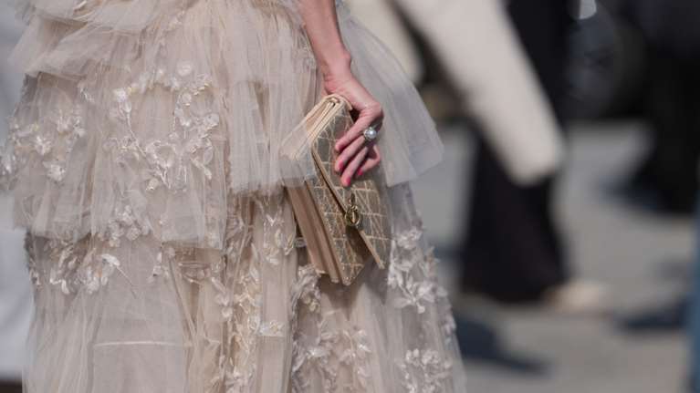 Αυτή η τάση στο μανικιούρ αυξήθηκε κατά 215% σε αναζητήσεις εν όψει των φετινών γιορτών