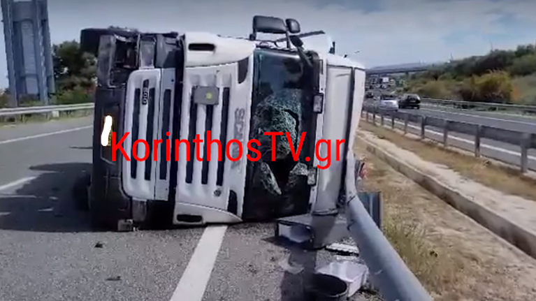 Κόρινθος: Τούμπαρε νταλίκα στην εθνική οδό  [βίντεο]