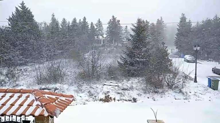 Καιρός: Στα άσπρα η Βόρεια Ελλάδα - Χιονίζει σε Χαλκιδική, Σέρρες, Ημαθία, Πιερία και Πέλλα [εικόνες - βίντεο]