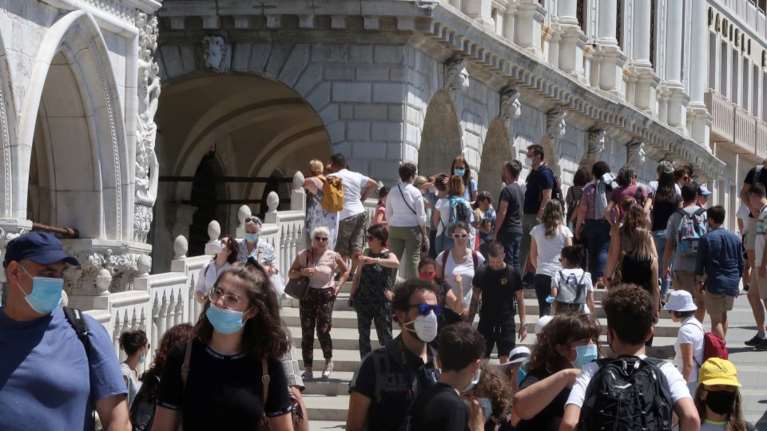 Ιταλία: 1.912 κρούσματα κορονοϊού σε 24 ώρες, ο υψηλότερος αριθμός από το τέλος του lockdown