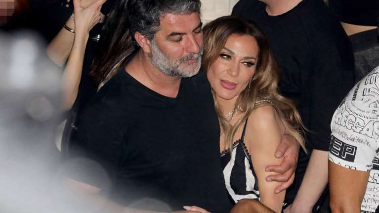 Δέσποινα Βανδή – Βασίλης Μπισμπίκης:  Η selfie στο αεροπλάνο και ο μυστικός προορισμός