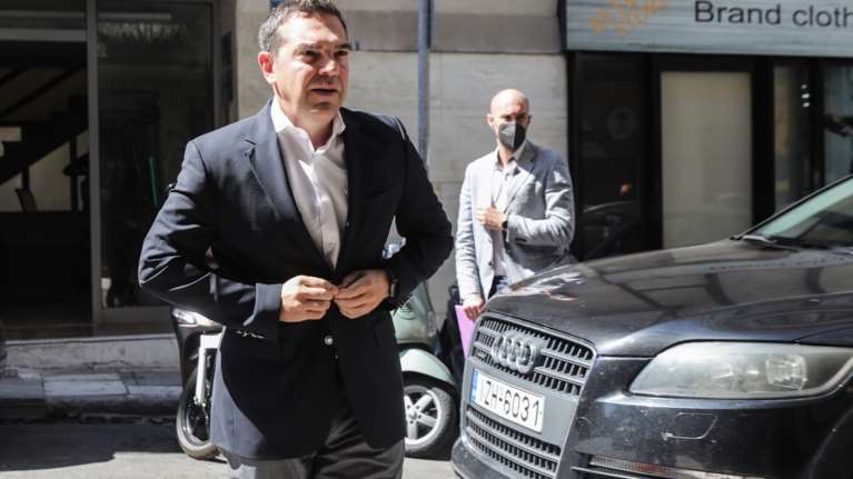 Τσίπρας για New York Times: Όσο ο κ. Μητσοτάκης παραμένει, τόσο θα διασύρει τη χώρα διεθνώς