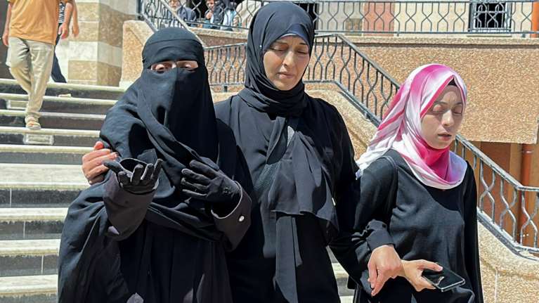 Στην Ιταλία για επέμβαση τo μοναδικό από τα 10 παιδιά της Παλαιστίνιας γιατρού που σώθηκε από τους βομβαρδισμούς