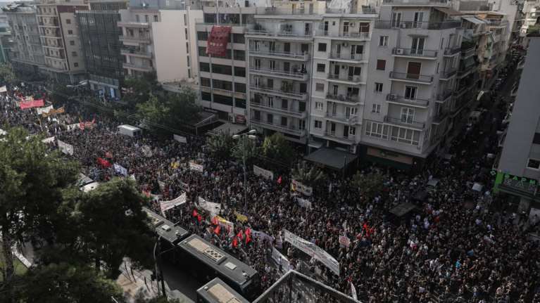 Δίκη Χρυσής Αυγής: Η άλλη όψη της μεγαλειώδους συγκέντρωσης στο Εφετείο - Ανησυχία Κικίλια για διασπορά κορονοϊού λόγω συνωστισμού