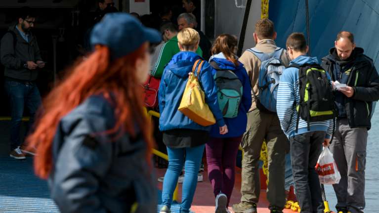 "Ανοιγμα" των νησιών με αγωνία για τουρισμό και κορονοϊό