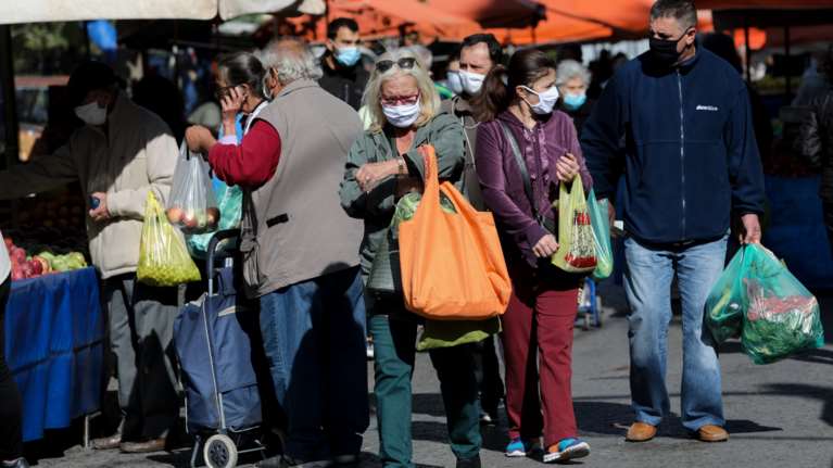 Κορονοϊός - Θεσσαλονίκη: Ανάρπαστα από τις λαϊκές τα μπρόκολα και τα πορτοκάλια - Γιατί τα προτιμούν οι καταναλωτές