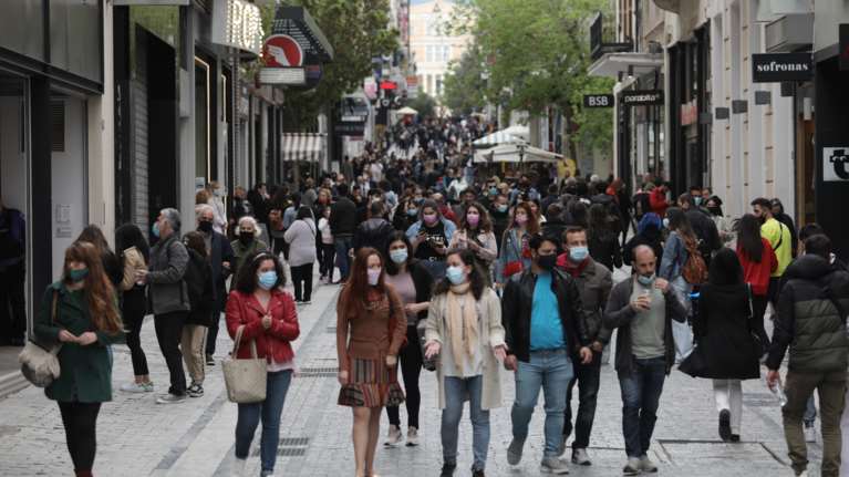 Η μετάλλαξη Ομικρον φοβίζει το υπουργείο Οικονομικών - Ξανακάνουν τους υπολογισμούς τους