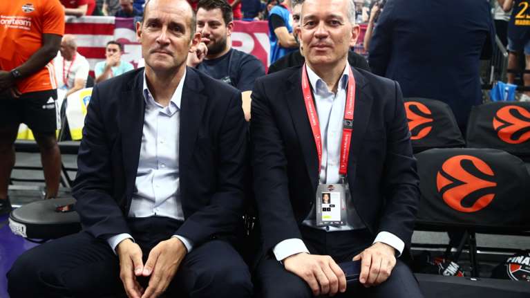 ΚΑΕ Ολυμπιακός: &quot;Οργανωμένο σχέδιο πρόκλησης, δεν δεχόμαστε υποδείξεις από αυτούς τους ανθρώπους, απάντηση στο παρκέ&quot;