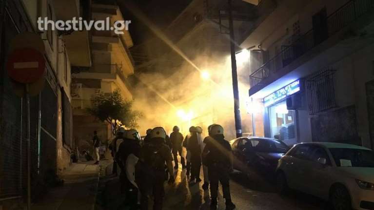 Θεσσαλονίκη: Αφέθηκαν ελεύθεροι οι προσαχθέντες για τα επεισόδια [εικόνες - βίντεο]