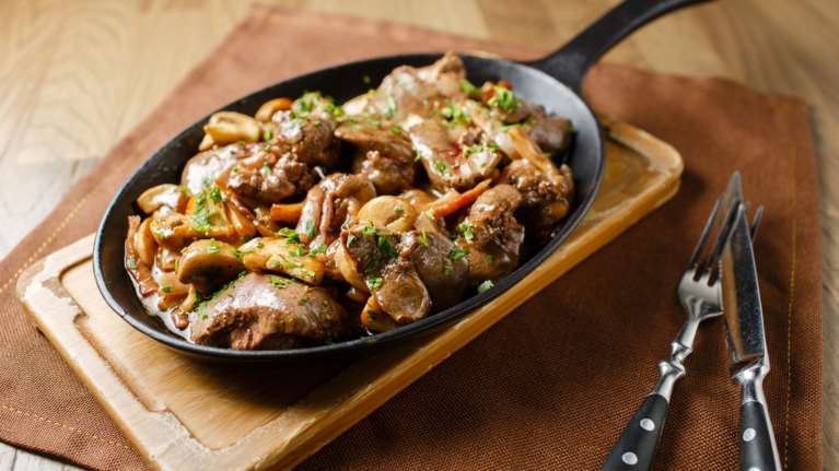 Τέλειος μεζές για την Τσικνοπέμπτη - Χοιρινή τηγανιά με μουστάρδα και μπύρα