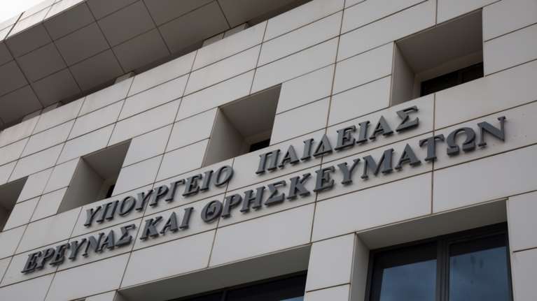 Βάσεις 2021: Για fake news, ψέματα, λαϊκισμό και αδιαφορία κατηγορεί τον ΣΥΡΙΖΑ το Υπ. Παιδείας