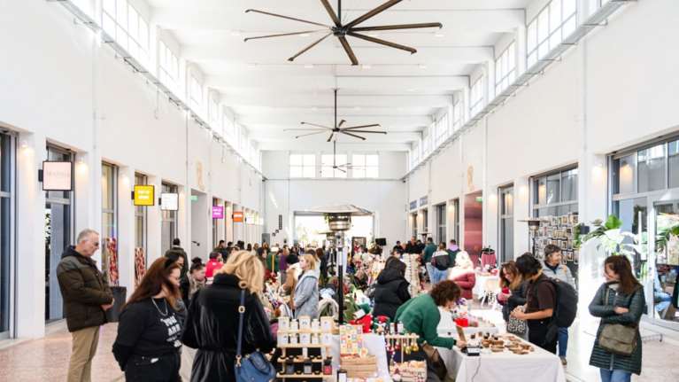 Χριστούγεννα στη Δημοτική Αγορά Κυψέλης: Bazaar, παραδοσιακά προϊόντα, ζεστό κρασί, φαγητό και coctails