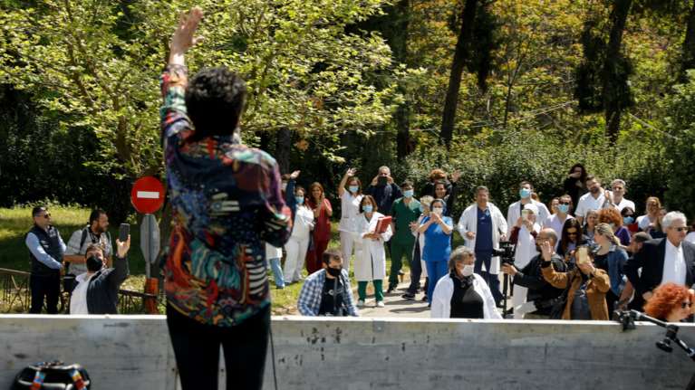 Συναυλία Πρωτοψάλτη: Η μιζέρια, η κριτική και το νέο παραλήρημα Κραουνάκη